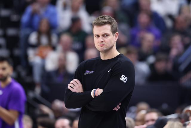 NBA分享马刺核心球员拍摄定妆照的视频，文班亚马引人注目